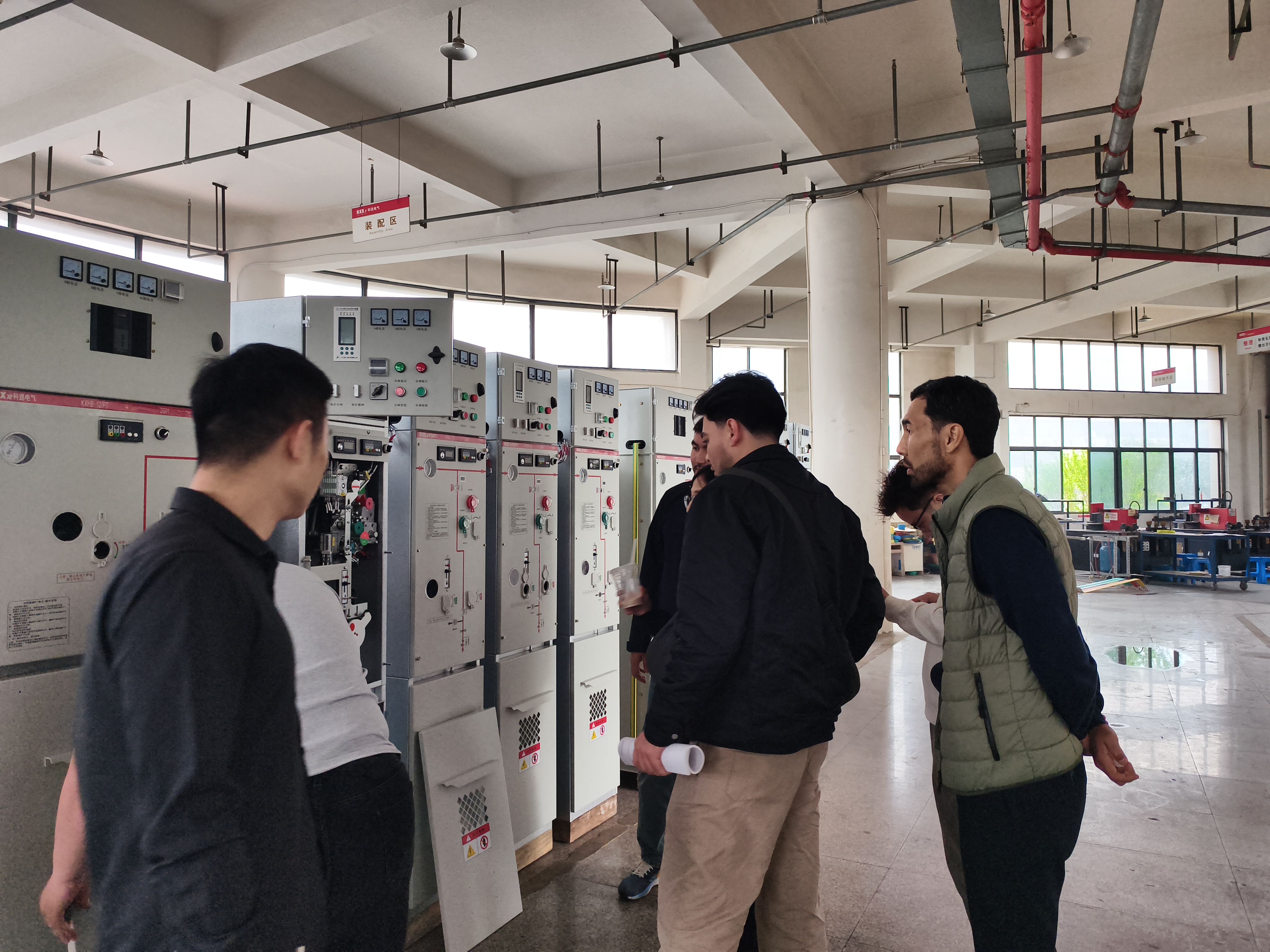 Kazakhstan Clients Visit Kexun Electric’s High-Voltage Power-Distribution Equipment Manufacturing Base